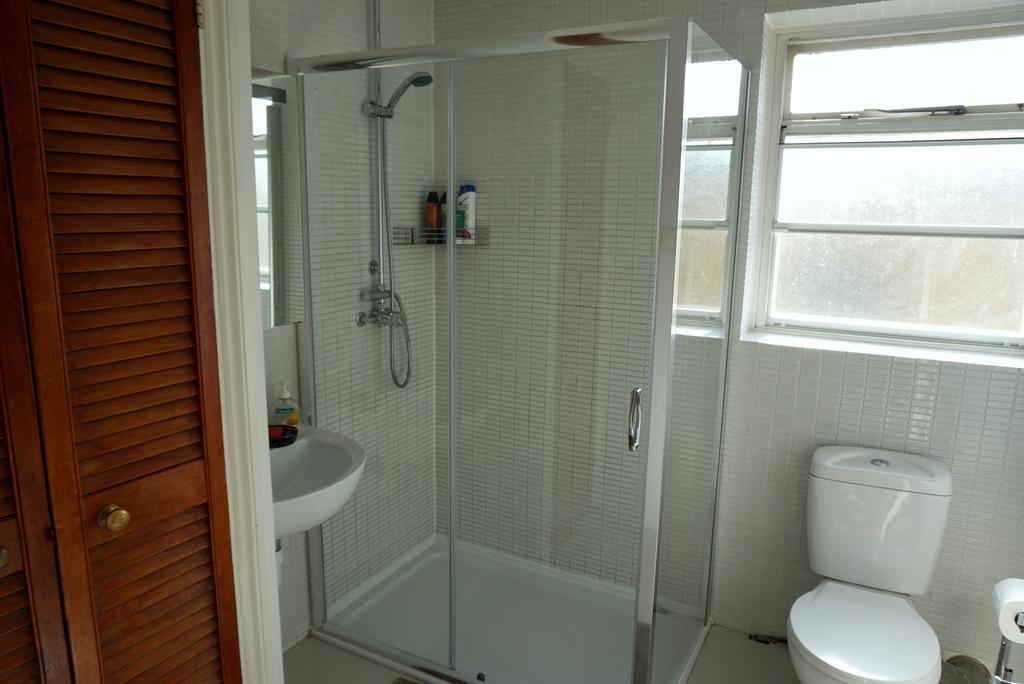 Landor Road London Apartment Номер фото