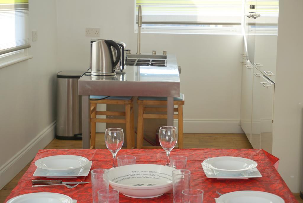 Landor Road London Apartment Номер фото
